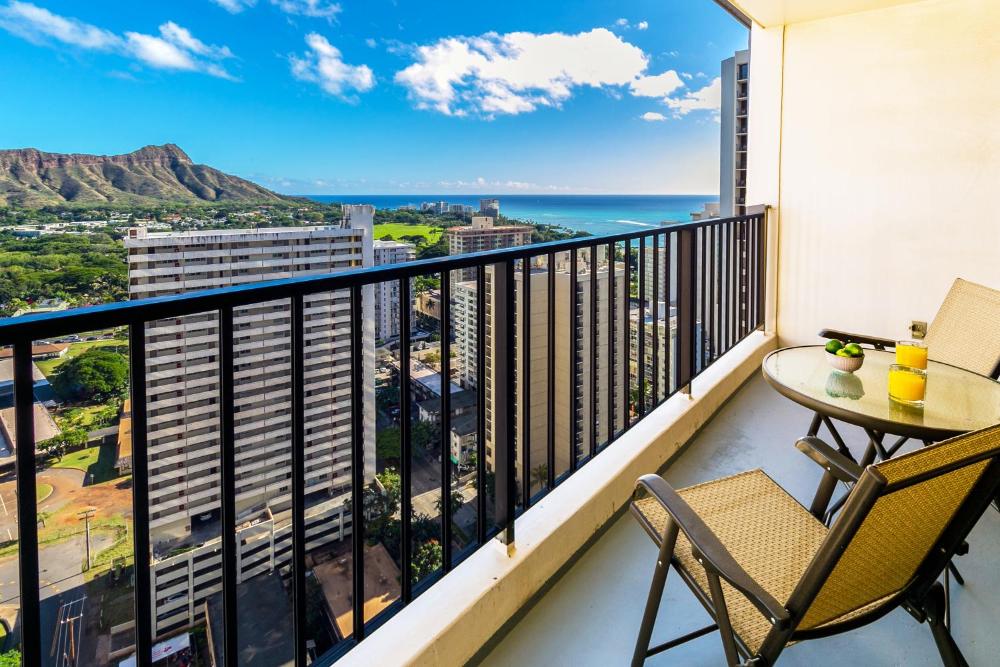 Diamond Head & Ocean View Gem Near Waikiki Beach, Parking's On Us